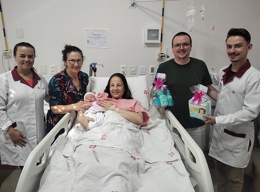 257-cecilia-cima-e-a-primeira-bebe-de-2026-na-maternidade-do-hbst